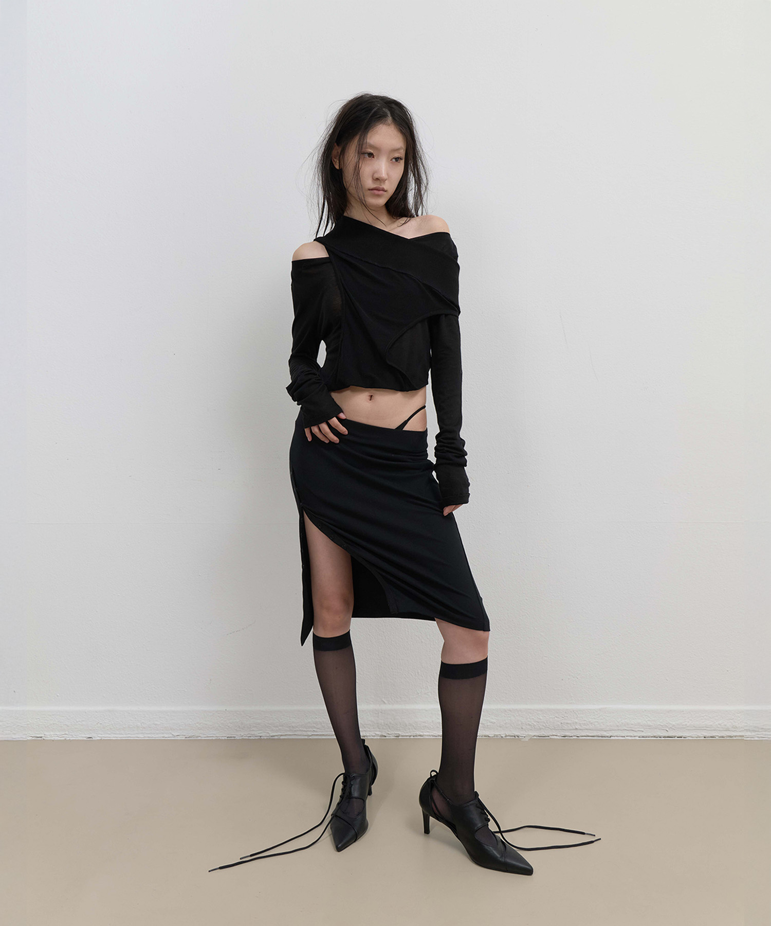 Button SLIT Midi Skirt / Black