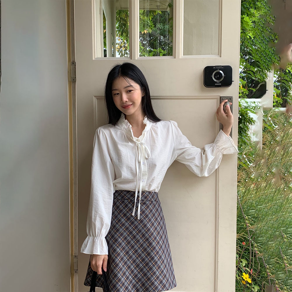 [Influencer pick] Rimoa High-Neck Frill Ribbon Blouse