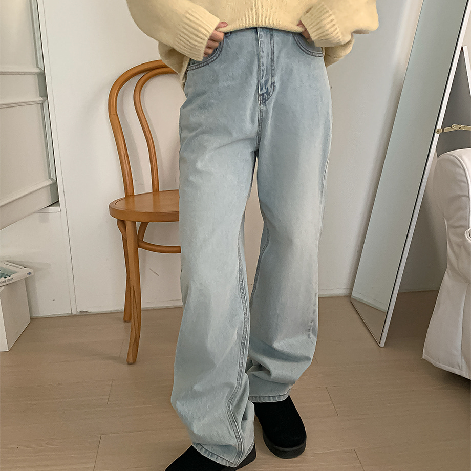 ライトデニムパンツ
