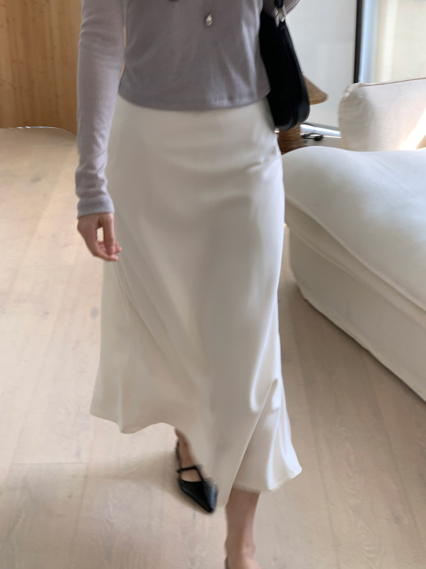 オケージョン】サテン光沢シルクAラインフレアロングスカート | ファッション通販サイト NUGU