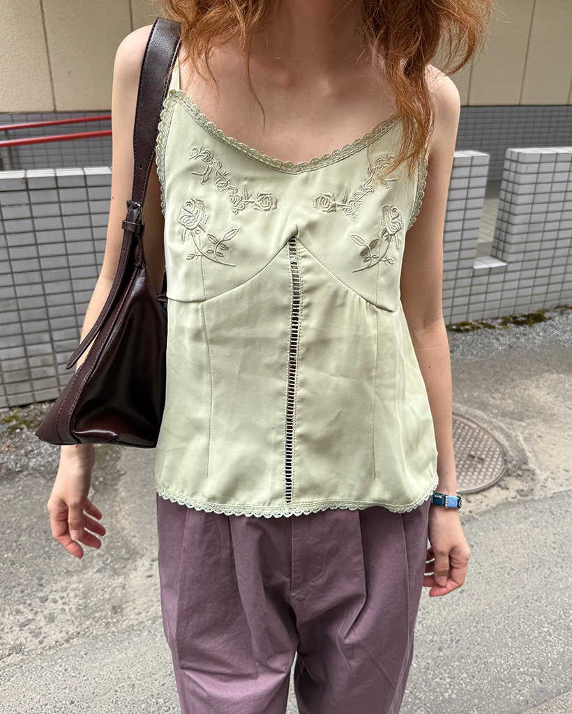 ヴィンテージフラワー刺繡キャミソール
