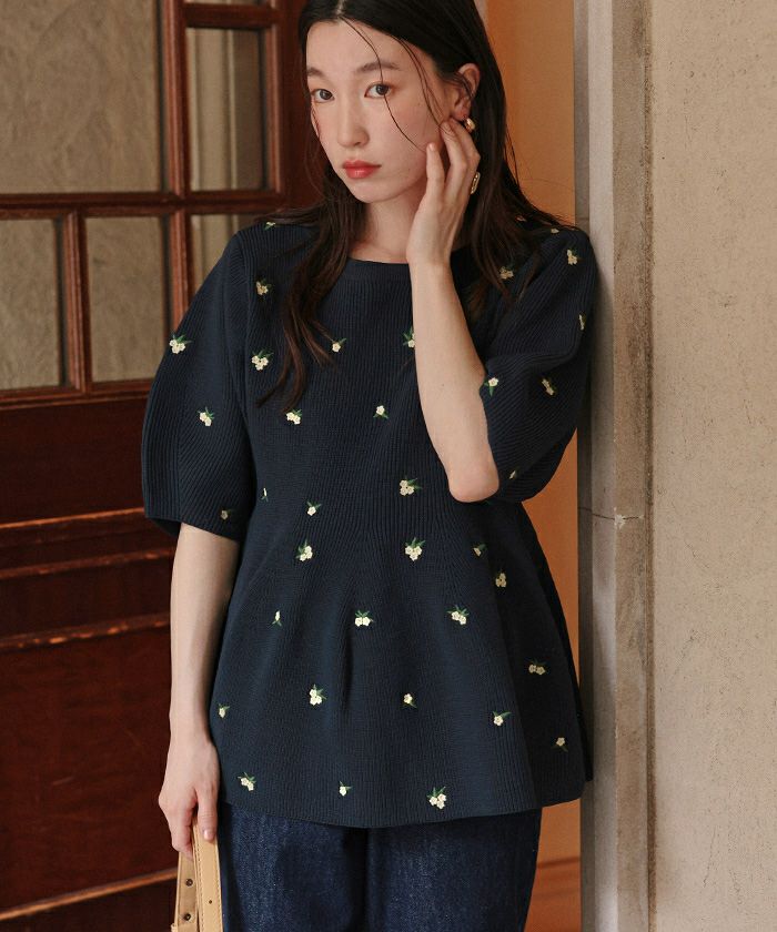 フラワー刺繍ペプラムニットトップス