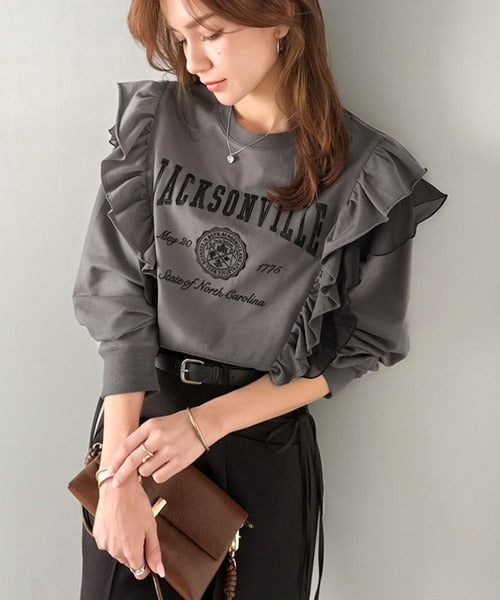 【mily bilet】チュールとフリルで甘く着る。ダブルフリルカレッジロゴ刺繍スウェット mi1329080