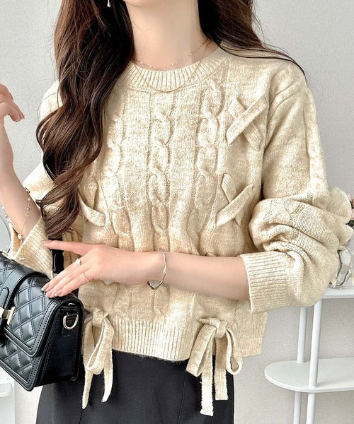 【mily bilet】前も後ろも可愛く映える、大人フェミニン。前後２WAYリボン使いケーブルニット mi1329039