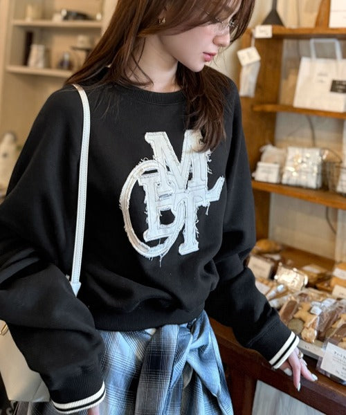 【mily bilet】ディティールの遊び心に一目ぼれ。デニムフリンジワッペン裏起毛ショート丈プルオーバー mi1329066