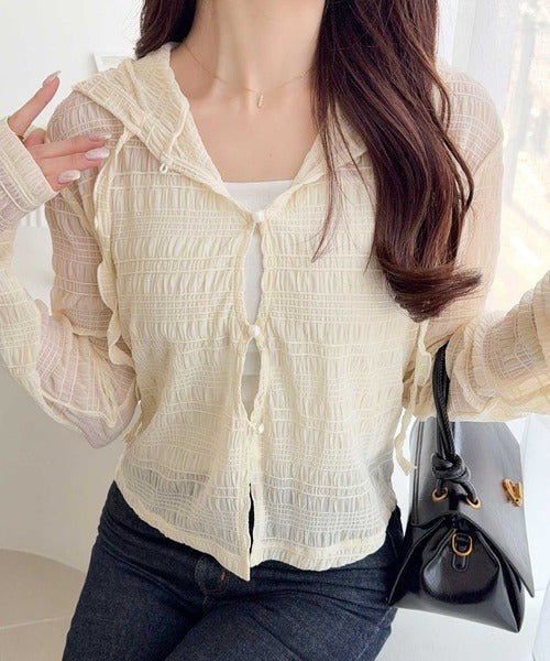 【mily bilet】カジュアルと清楚のドッキング。大人可愛い軽やかな一枚♪フード付き カーディガン風シアートップス mi1359046