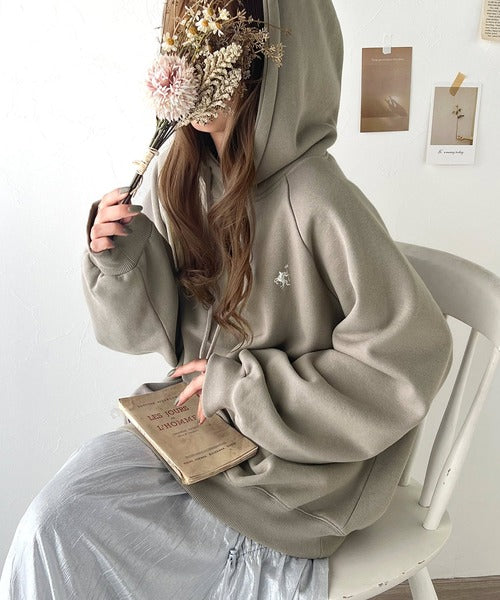 裏起毛　フード付き　パーカー　保温　スカート　セットアップ　サイズS シンプル大人カジュアル。ワンポイント胸刺繍裏起毛パーカー