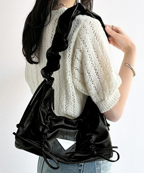 【mily bilet】見た目以上の収納力。クラッキングエナメル２WAYドロストハンドルリボンデザインハンドバック mi1159029