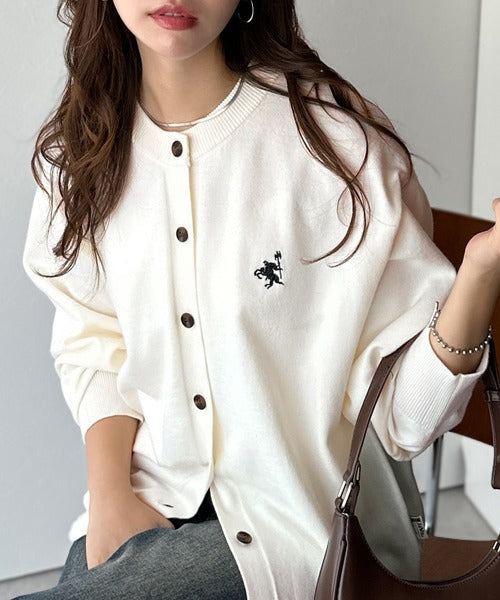 JaVa ジャバコラボ》着まわし自在のベーシックデザイン。配色刺繍