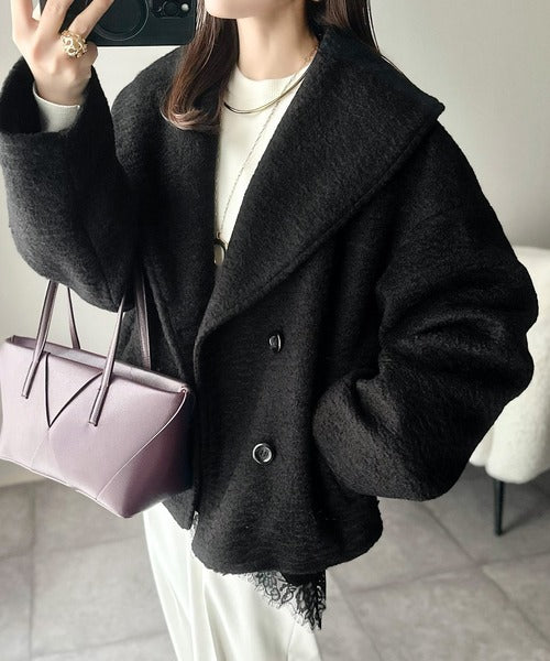 ビッグカラーで小顔見え。ふわっと羽織って、キュンとこなれる。ビッグ