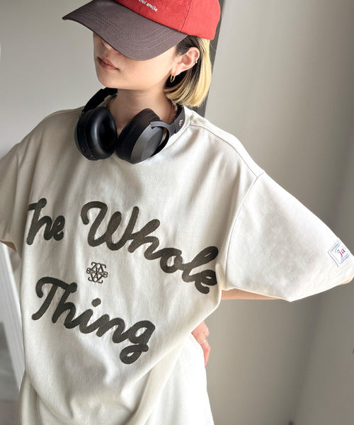 JaVaジャバコラボ》“トレンドを纏う”コード刺繍ロゴ半袖Tシャツ