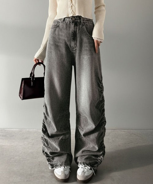 【mily bilet】「あのデニム、超かわいい…！」街で振り返られるトレンドデザイン。サイドギャザーウエストアシメデザインデニムパンツ mi0909021