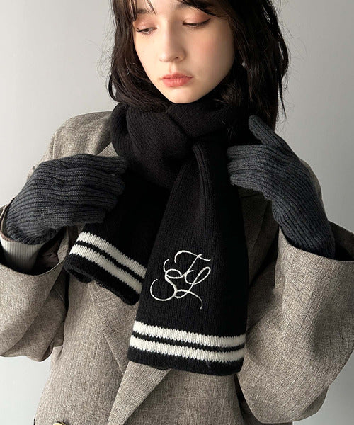 柔らか暖か。上品なロゴ刺繍入りラインニットマフラー（ストール