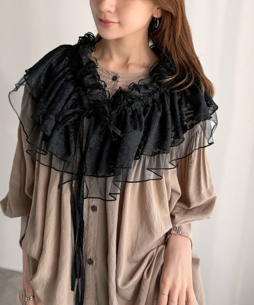 [HOLLISTER] レース フリル ピンストライプ トップス M HOLLISTER] レース フリル ピンストライプ トップス M