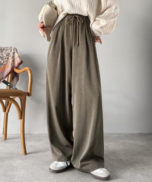 リラックス感とスタイルを両立。美脚シルエットワイドイージーパンツ ce1025010