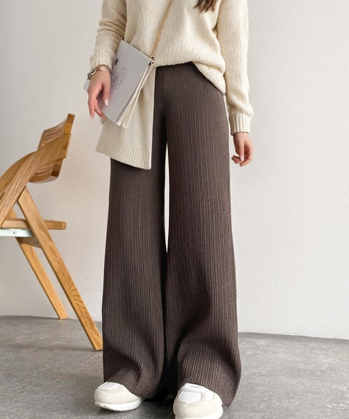 履き心地楽ちん＆スッキリ脚長魅せ。ランダムリブニットパンツ