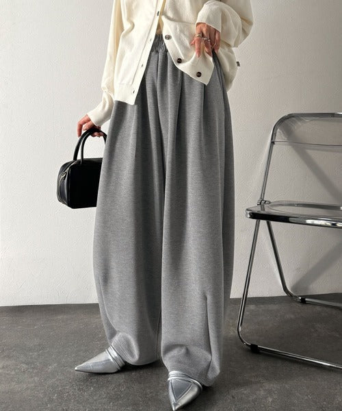 シンプルコーデに動きをプラス♪ダンボールイージーカーブパンツ