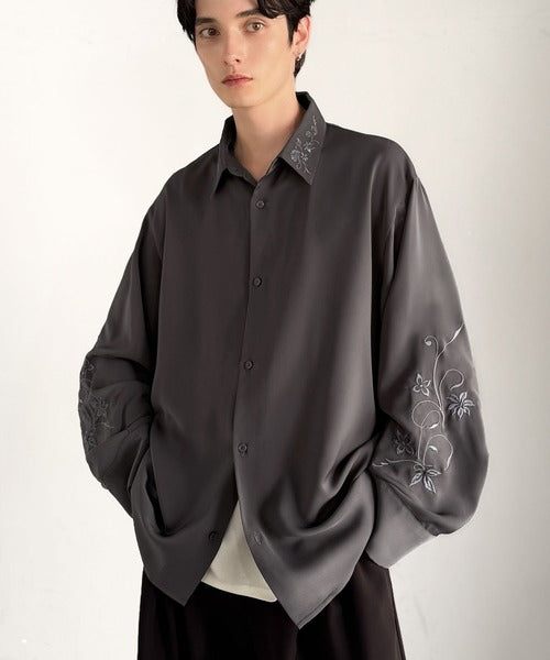 Classical Origin】「繊細×モード」。刺繍使いルーズドレープシャツ