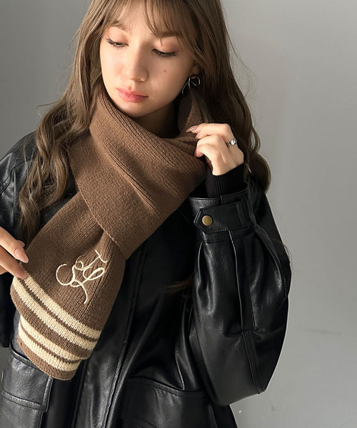 柔らか暖か。上品なロゴ刺繍入りラインニットマフラー（ストール
