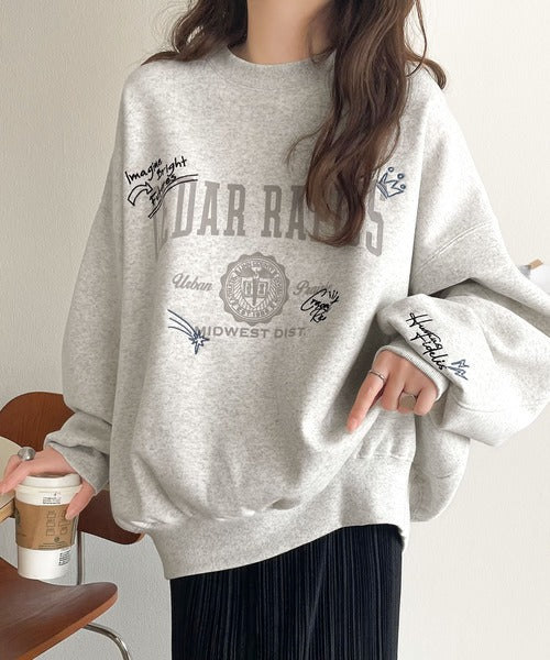今っぽカジュアルの本命スウェット♪エンブレム風らくがき刺繍