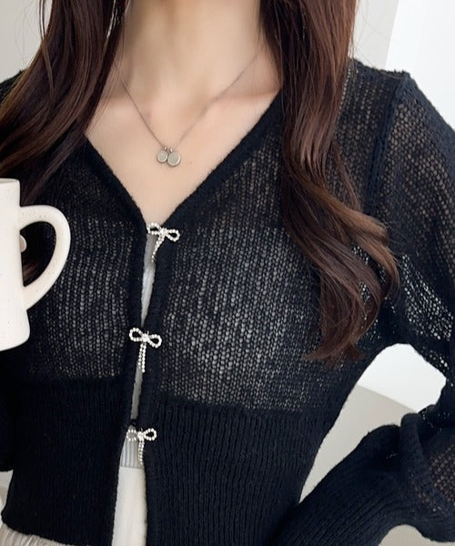 【mily bilet】大人可愛さマックス。透かし編みビジューリボンボタンニットカーディガン(ショート丈) mi1359013