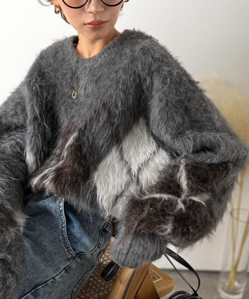 シンプルコーデに差をつける一着。長起毛アーガイル柄ニットプルオーバー ce1020328