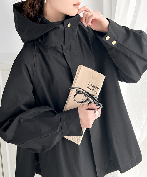 ひらり、フレアで華やかに。スタンドカラーフレアマウンテンパーカー