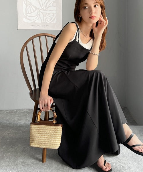 大人のエレガントテイスト。麻調ダブルストラップアシメキャミフレア