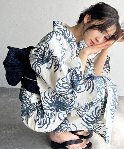 浴衣2点セット。クラシカルモダンな滝流れ浴衣（滝流れ浴衣・帯