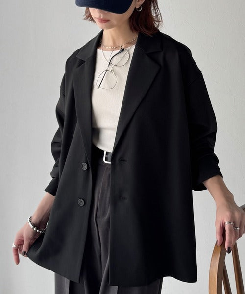 きちんと感とリラックス感を両立。ゆるシルエット、テーラード