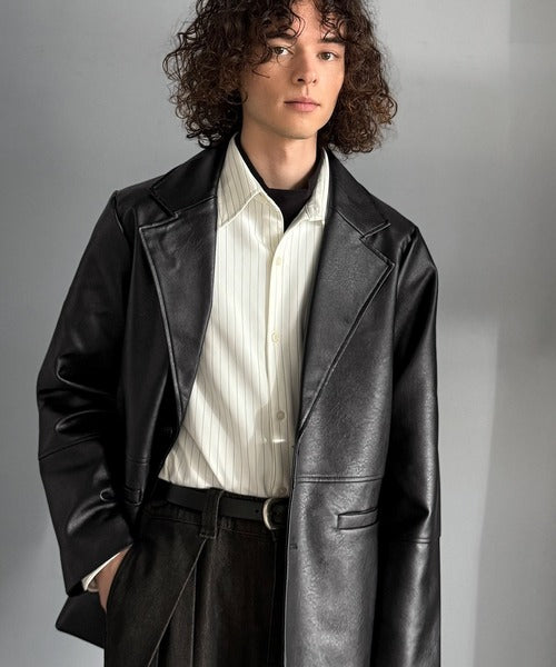 品格とトレンドを纏う。フェイクレザー テーラードジャケット