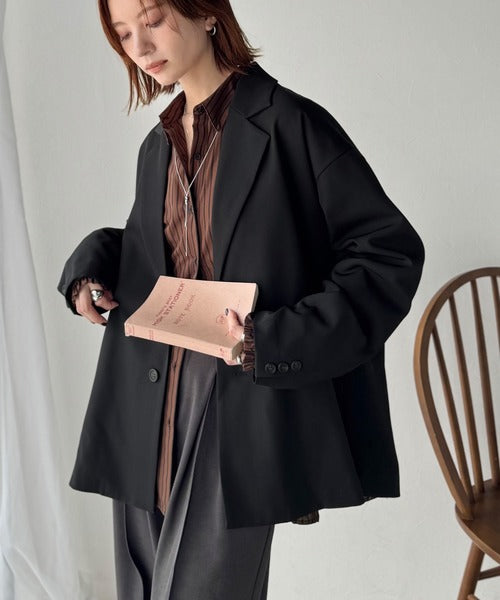 きちんと感とリラックス感を両立。ゆるシルエット、テーラード