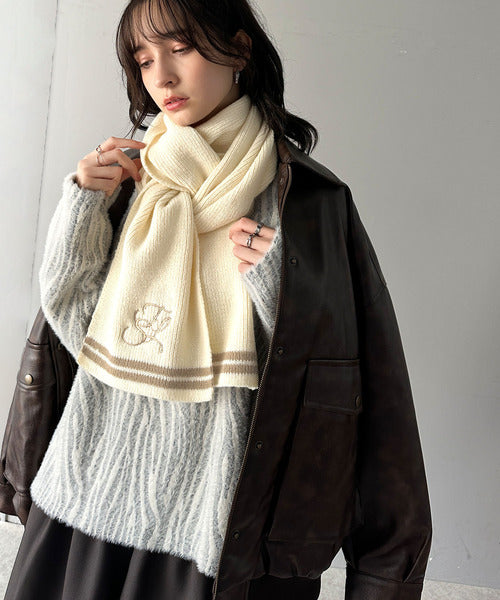 柔らか暖か。上品なロゴ刺繍入りラインニットマフラー（ストール