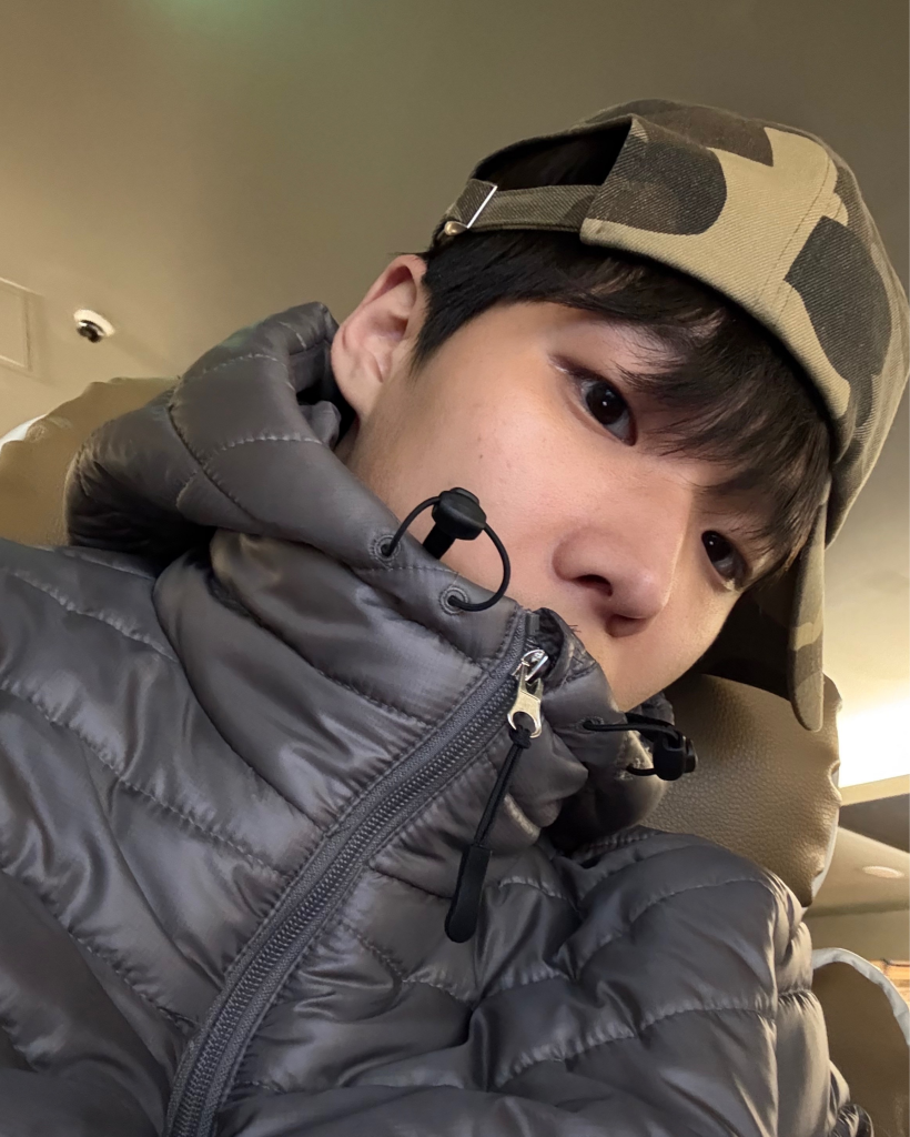 V8kai　  JEANS ダウンジャケット ういちゃんも着用！ダウンジャケット！！】暖かくて軽い！！ - YouTube