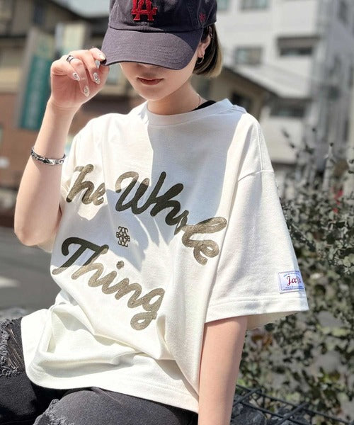 JaVaジャバコラボ》“トレンドを纏う”コード刺繍ロゴ半袖Tシャツ JaVaジャバコラボ》“トレンドを纏う”コード刺繍ロゴ半袖Tシャツ