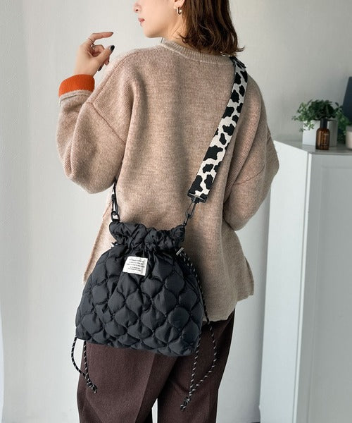 JaVa ジャバコラボ》おしゃれも実用性も叶う。2WAYキルティング巾着