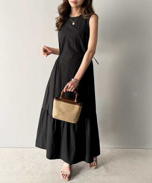 軽やかな美シルエット。軽量ストレッチサイドドロストノースリーブ裾