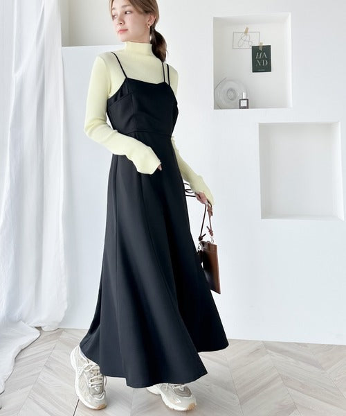 スタイリングの鮮度が高まる大人レディなキャミワンピ。3