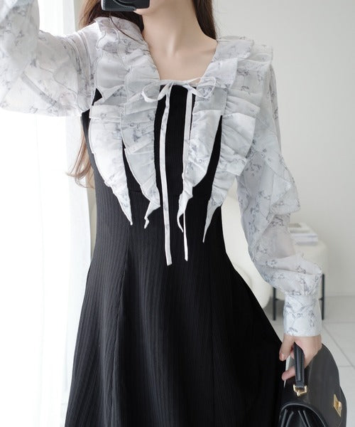 mily bilet】上品にスタイルアップ。シャイニー花柄フリルブラウス