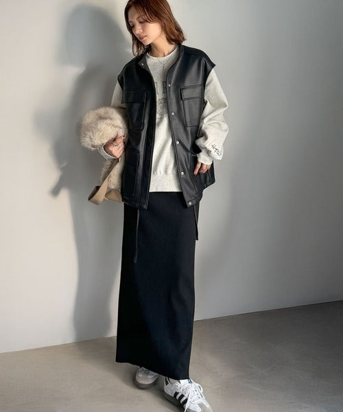 羽織るだけで、モードな存在感。BIGポケットレザー風加工スエード