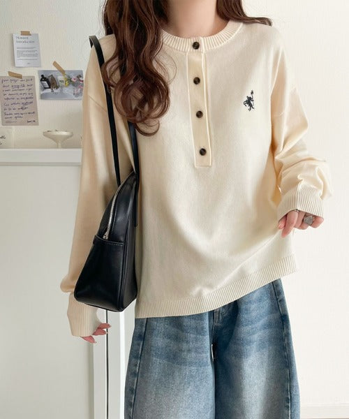 定番人気♡バーバリー　韓国　半袖ニット ロゴ刺繍ベージュ　カシミヤ　高級素材使用 Javaジャバコラボ》顔周りスッキリ&胸元刺繍で映える♪配色刺繍