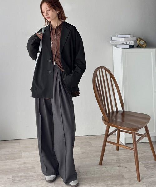 きちんと感とリラックス感を両立。ゆるシルエット、テーラード