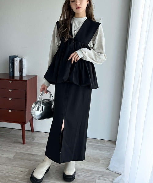 女性らしい上品シルエット。前後2wayサスペンダー付きタイトスカート