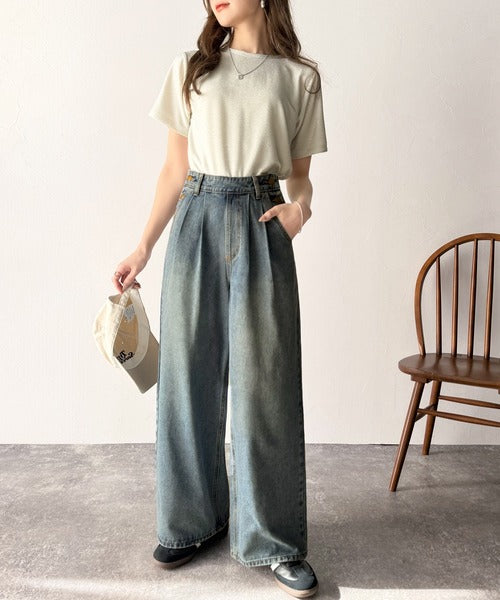 スタイルアップと抜け感叶う。サイドボタン2タックワイドデニム