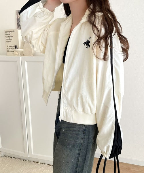 大人スポーティMIX。胸刺繍入り袖ファスナー配色ナイロンジャケット