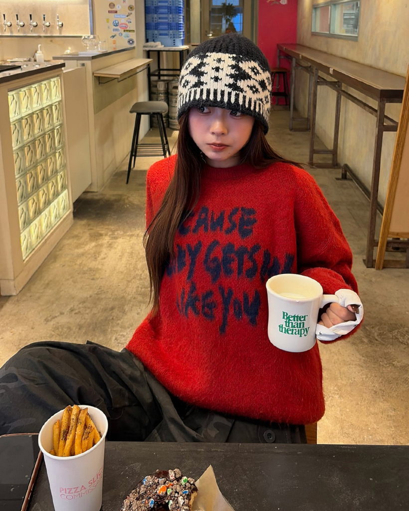 （ユニセックス）バストレタリングヘアリーニットセーター