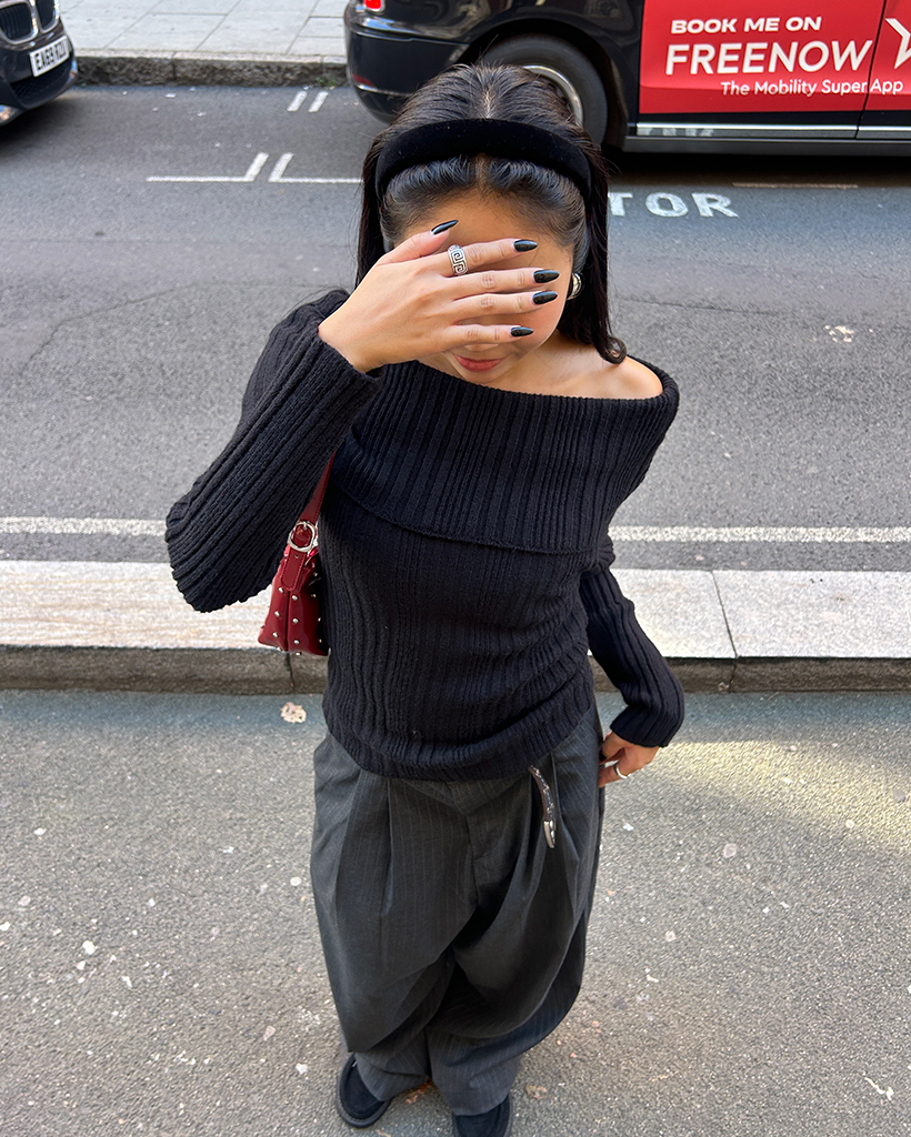 リブラップオフショルダーニット