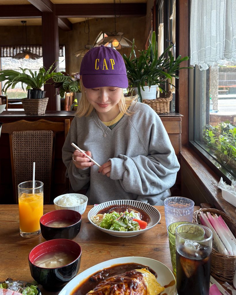 Vネックラグランショルダースウェットシャツ