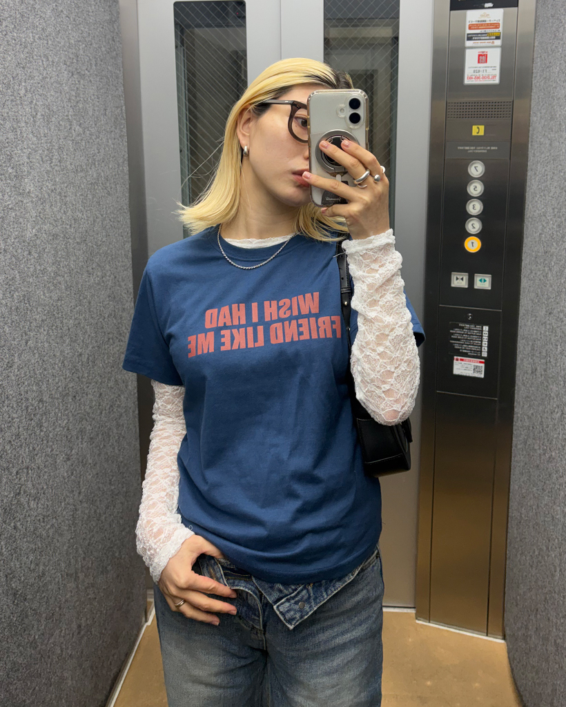 バストレタリングハーフスリーブTシャツ