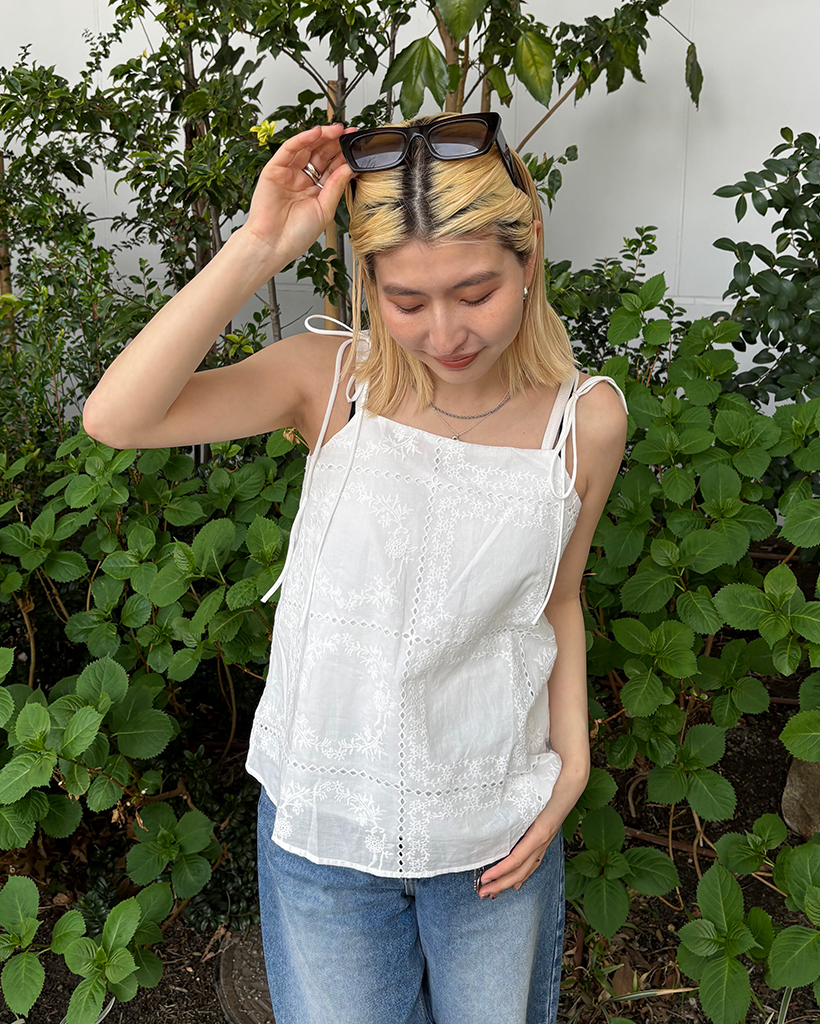 パンチングブロックフラワーステッチキャミソール